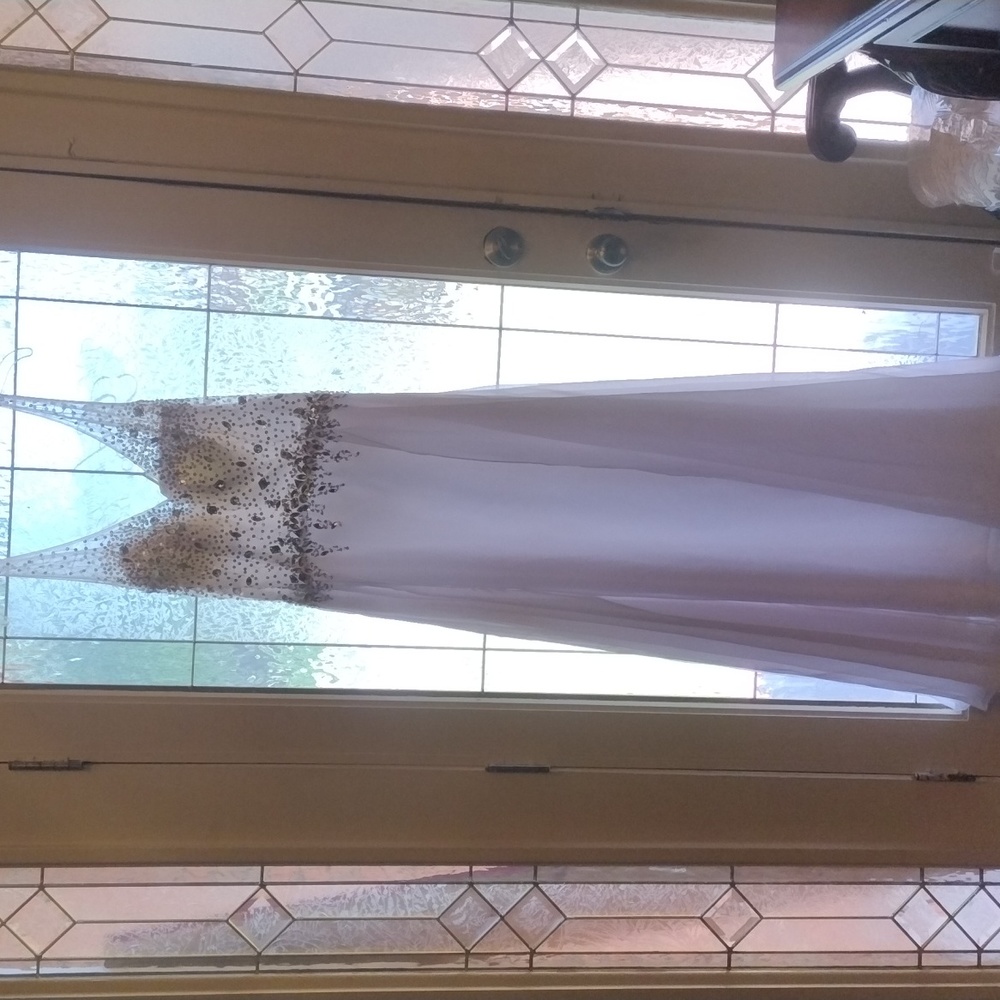 Size 16 elegant white prom dress with sequels brand new never worn